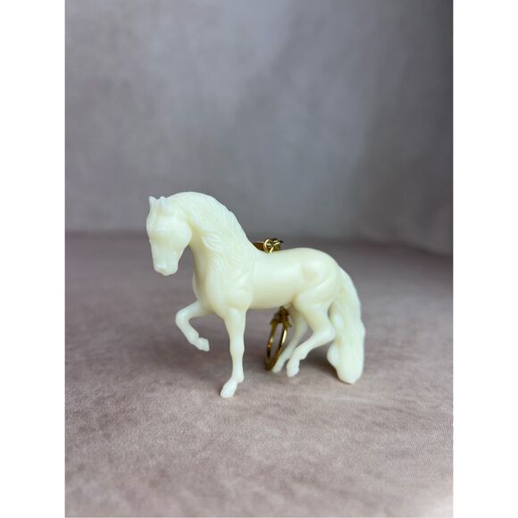 Breyer Stablemate Andalusian BreyerFest 2003 Glow In The Dark Keychain 1,500 - Picture 4 of 11
